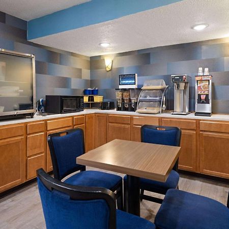 Days Inn & Suites By Wyndham Kokomo Eksteriør bilde