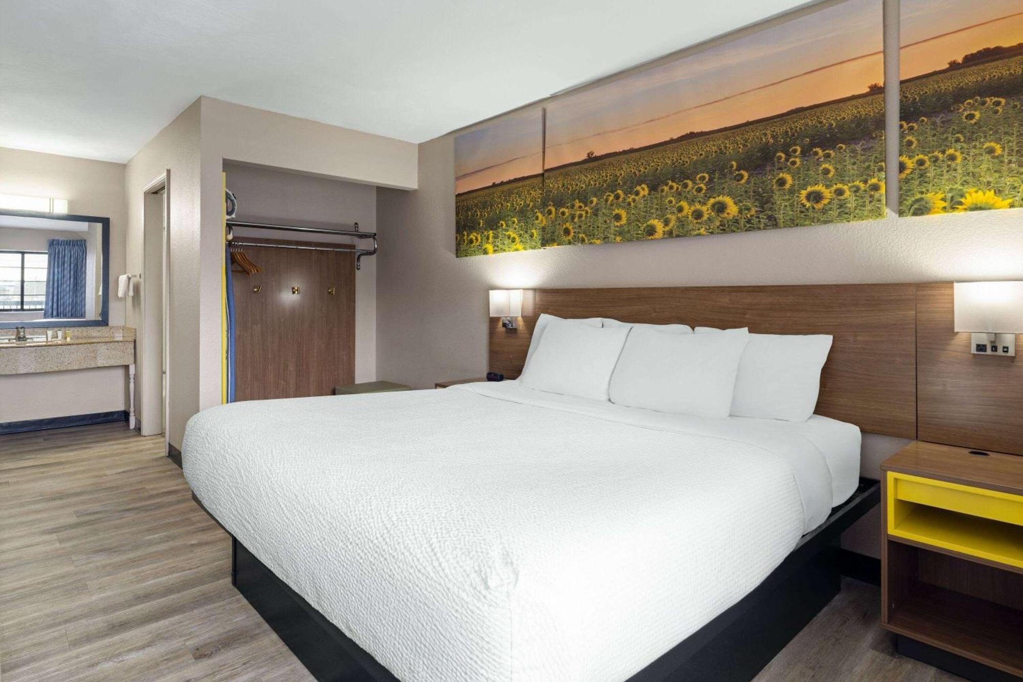 Days Inn & Suites By Wyndham Kokomo Eksteriør bilde
