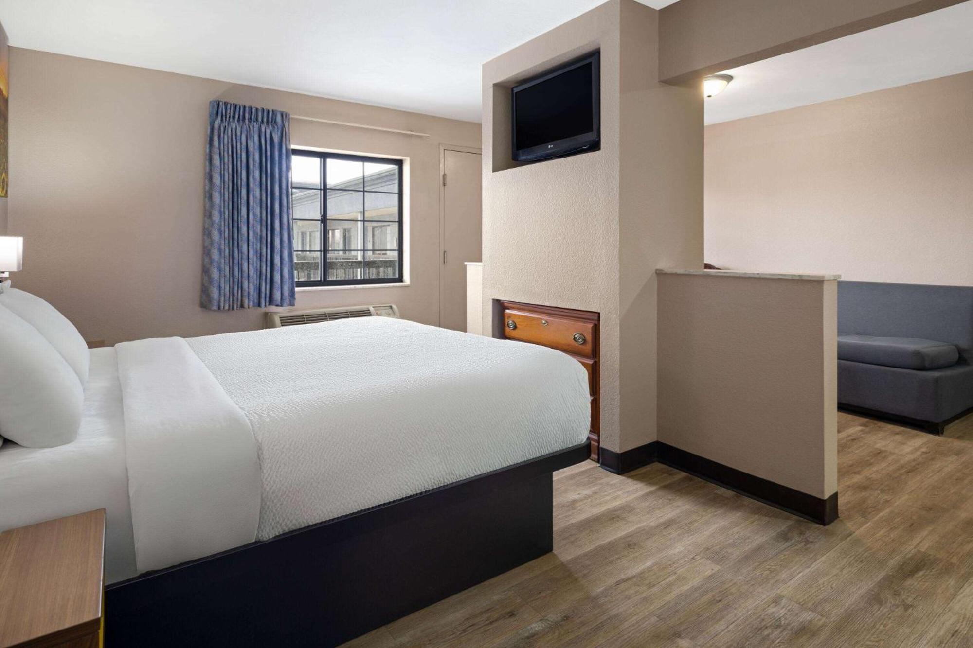 Days Inn & Suites By Wyndham Kokomo Eksteriør bilde