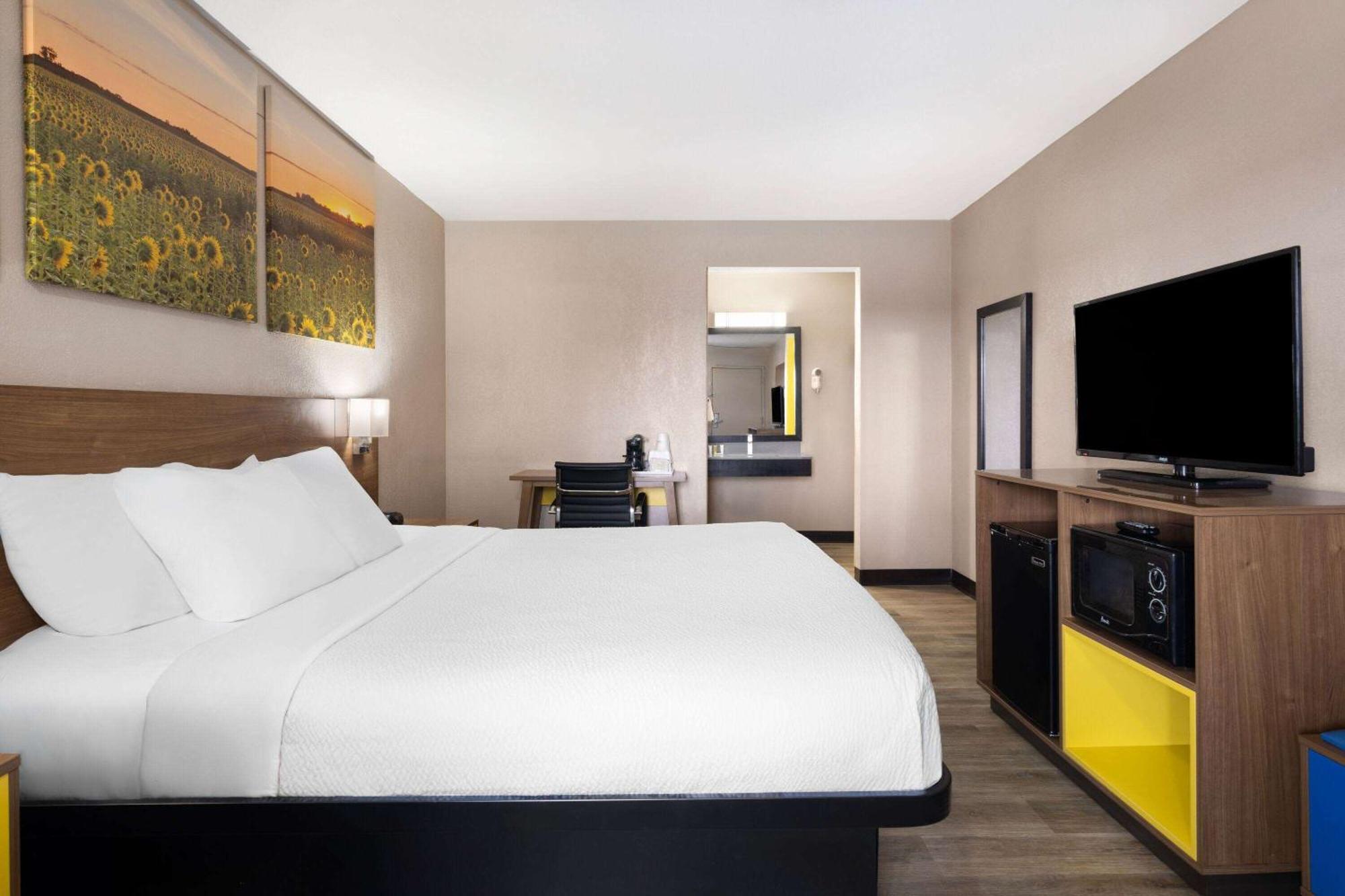 Days Inn & Suites By Wyndham Kokomo Eksteriør bilde