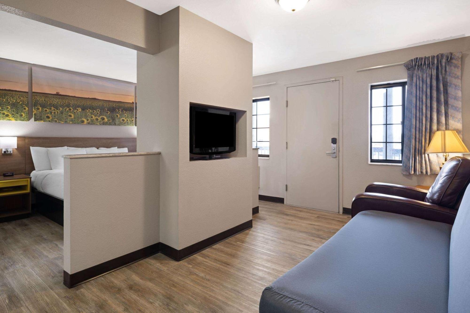 Days Inn & Suites By Wyndham Kokomo Eksteriør bilde