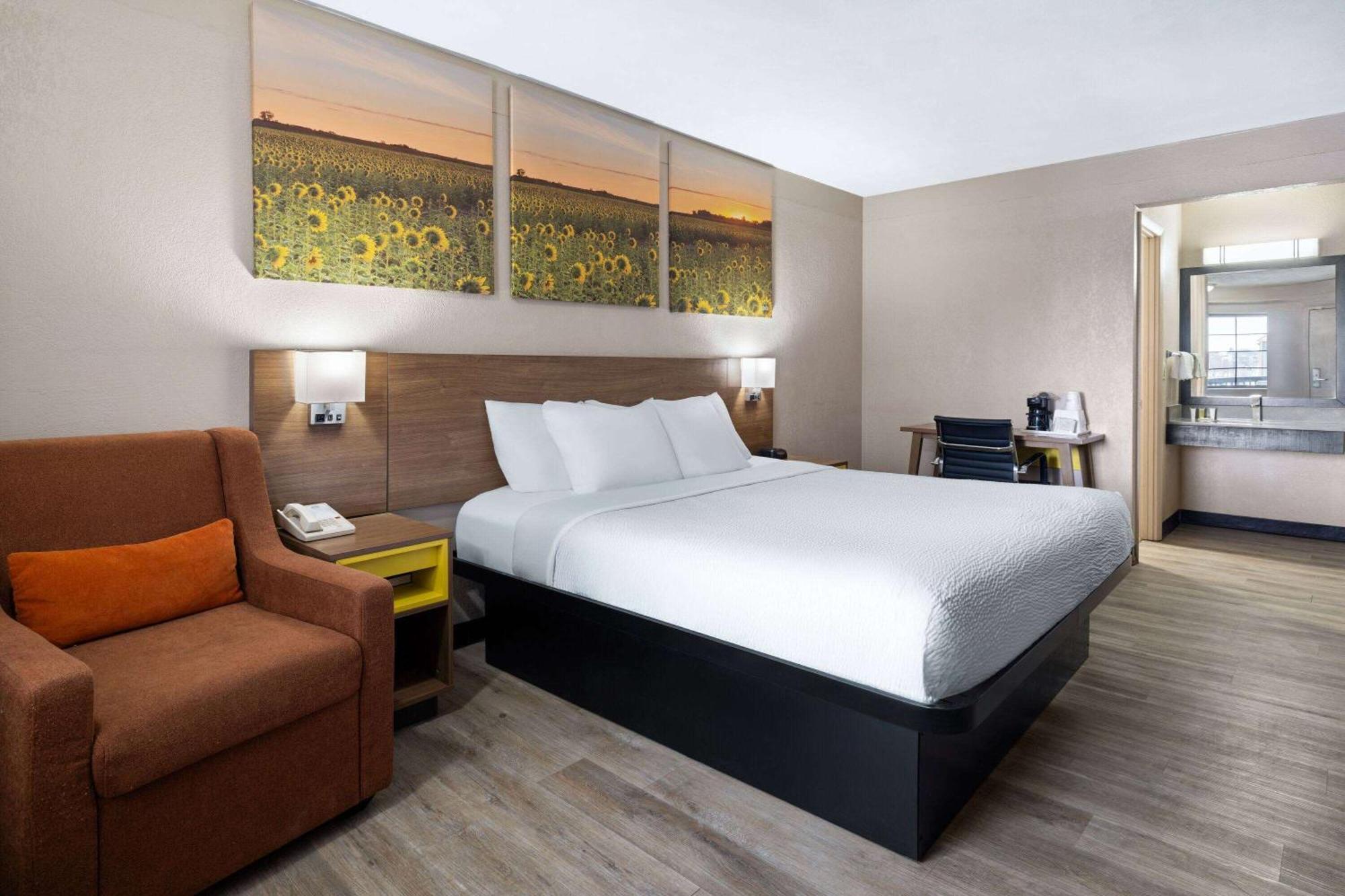 Days Inn & Suites By Wyndham Kokomo Eksteriør bilde