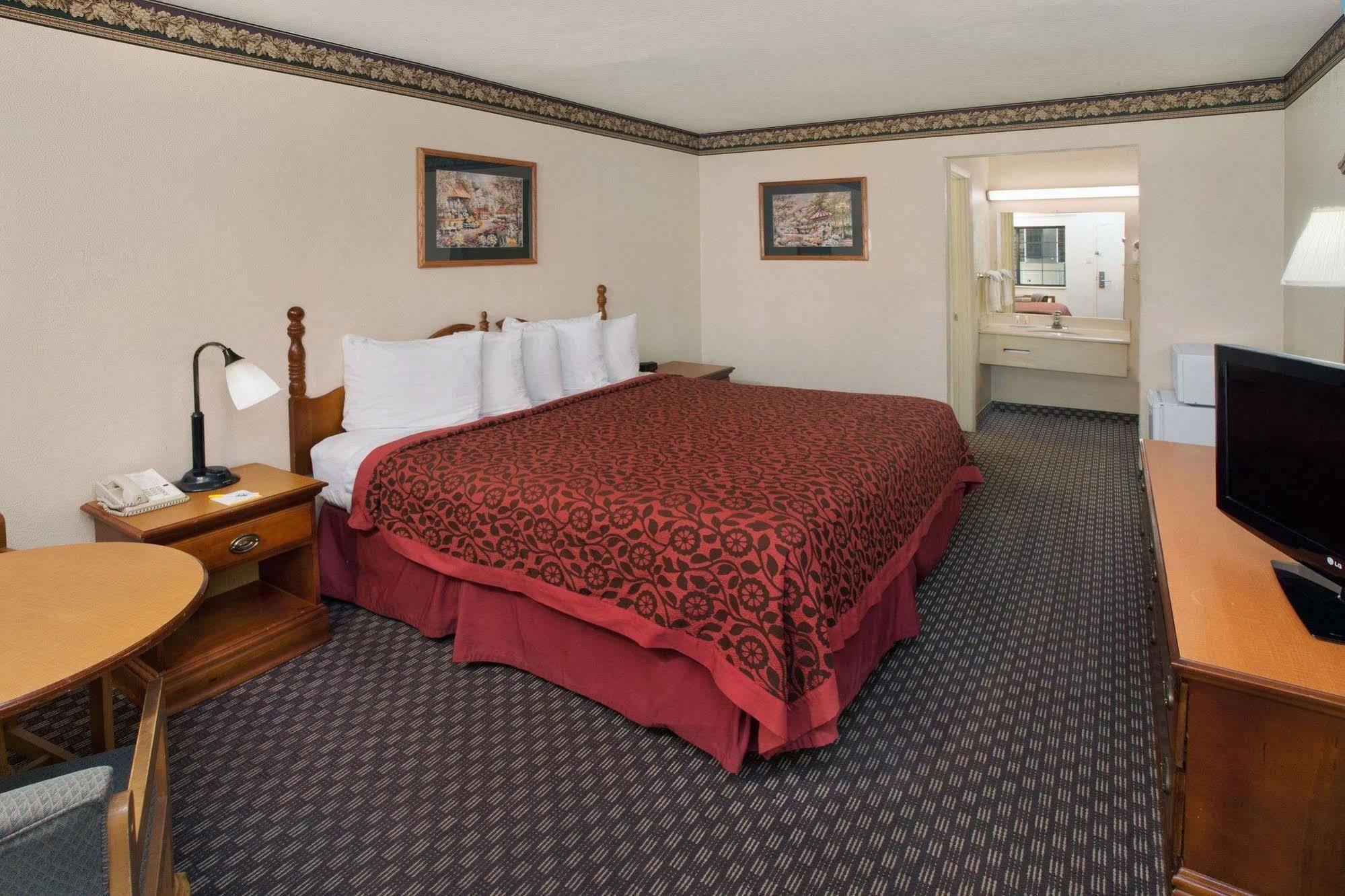 Days Inn & Suites By Wyndham Kokomo Eksteriør bilde
